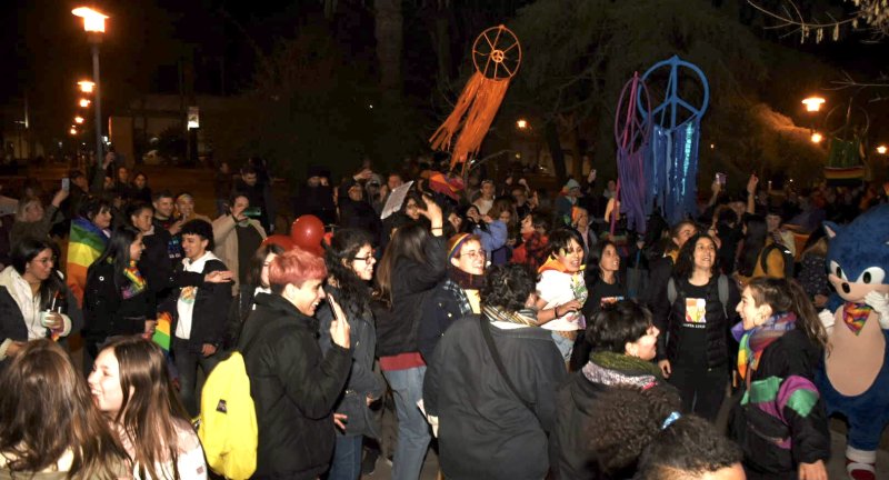Canelones celebró el comienzo del Mes de la Diversidad y se desarrolló la primera marcha del mes en la ciudad de Santa Lucía Canelones celebró el comienzo del Mes de la Diversidad y se desarrolló la primera marcha del mes en la ciudad de Santa Lucía