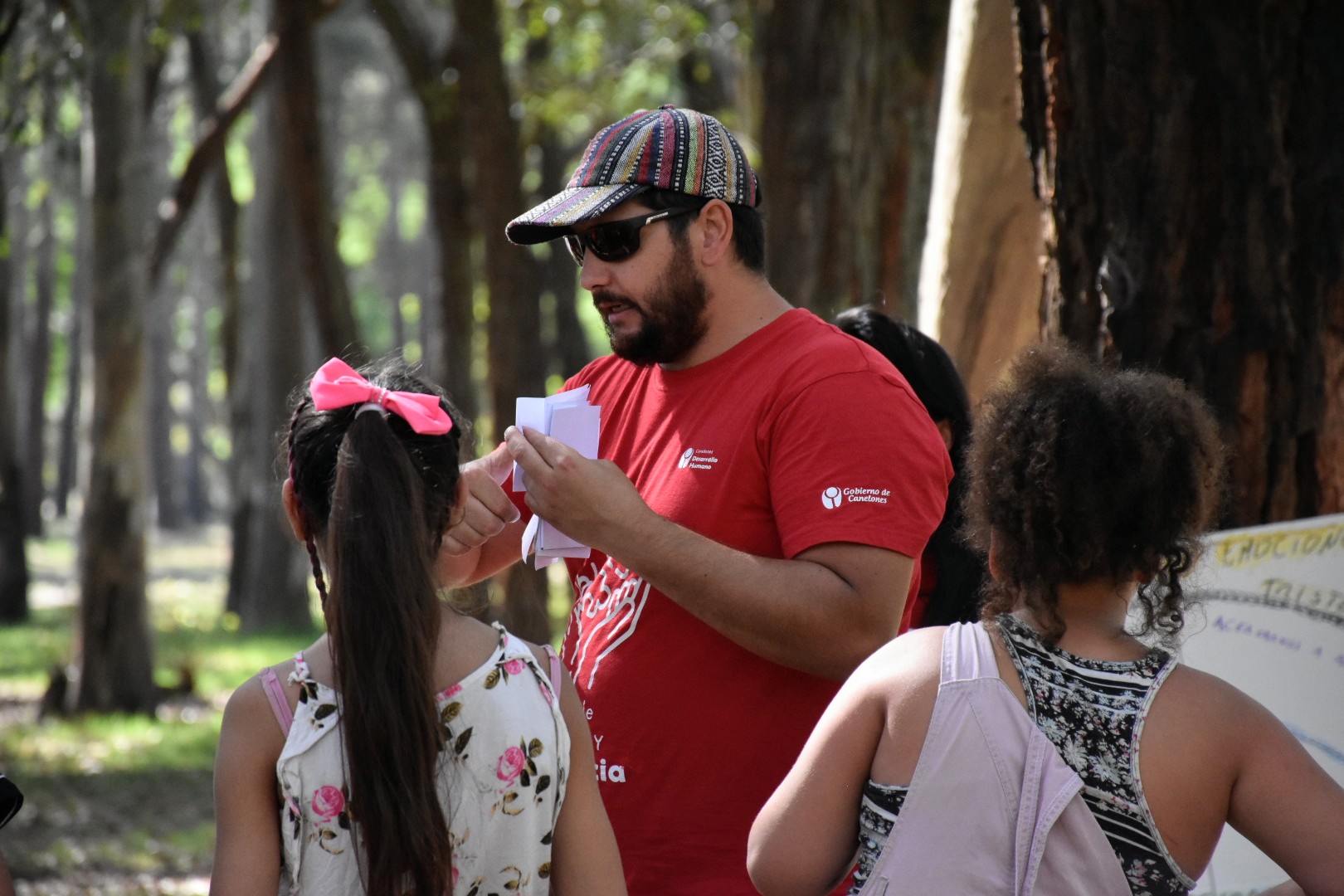 Integrantes de la Unidad de Animación dirigen la actividad recreativa