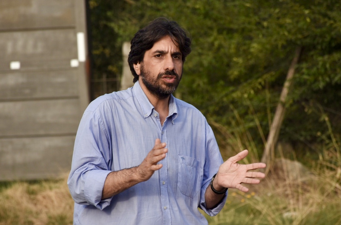 Intendente interino de Canelones, Marcelo Metediera, en la entrega de contenedores en Empalme Olmos Intendente interino de Canelones, Marcelo Metediera, en la entrega de contenedores en Empalme Olmos