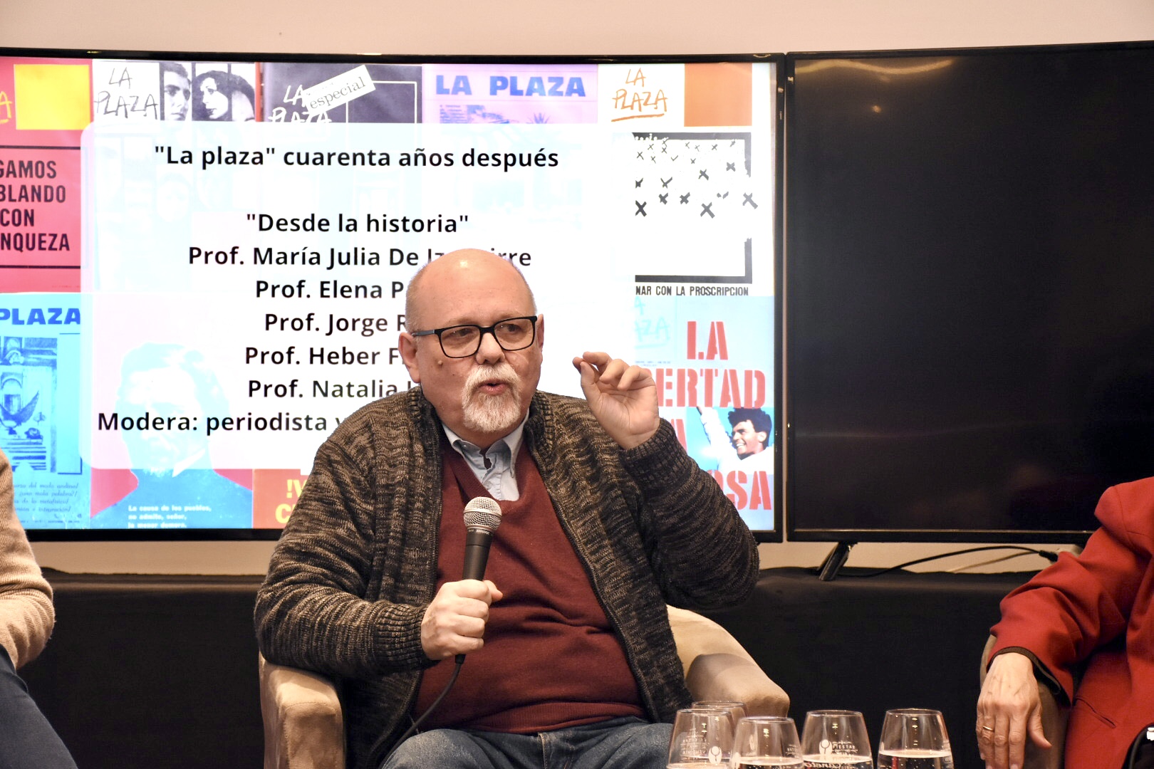 Jorge Rossi en la celebración de los 40 años de la revista La plaza - Mesa “Desde la historia” Jorge Rossi en la celebración de los 40 años de la revista La plaza - Mesa “Desde la historia”