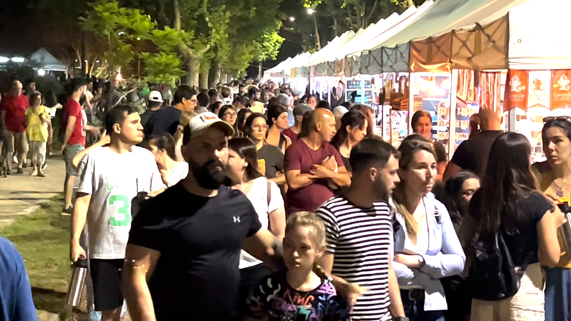Se desarrolló la décima edición de la Feria de las Artes con más de 100 emprendimientos Se desarrolló la décima edición de la Feria de las Artes con más de 100 emprendimientos