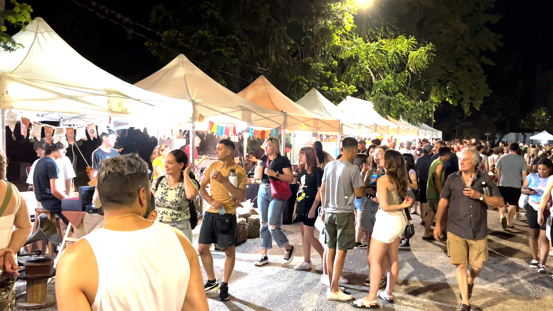 Se desarrolló la décima edición de la Feria de las Artes con más de 100 emprendimientos Se desarrolló la décima edición de la Feria de las Artes con más de 100 emprendimientos