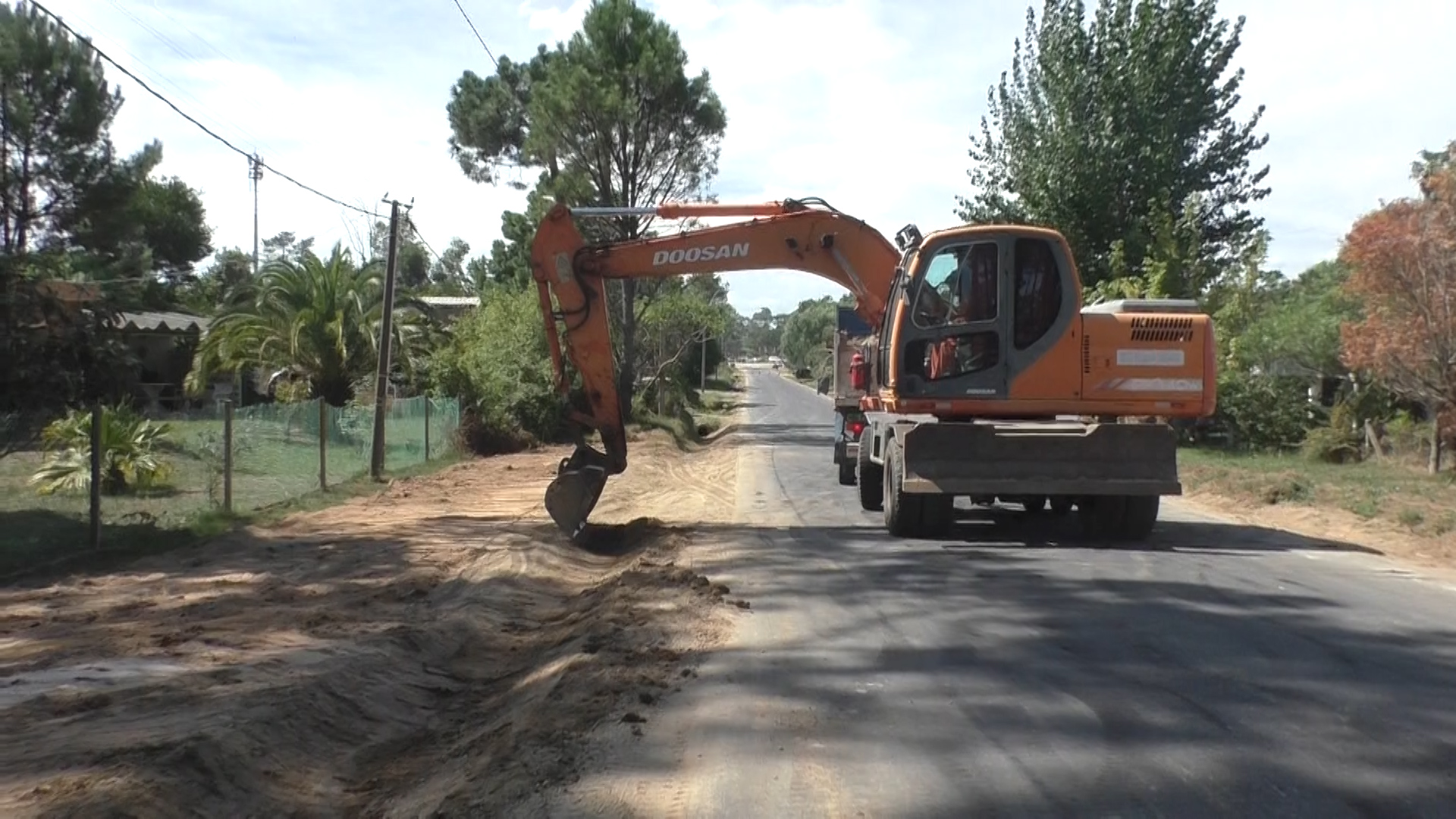 Gobierno de Canelones y Municipio de Parque del Plata están realizando una obra en Diagonal 3, una vía que conecta varios barrios del balneario Gobierno de Canelones y Municipio de Parque del Plata están realizando una obra en Diagonal 3, una vía que conecta varios barrios del balneario