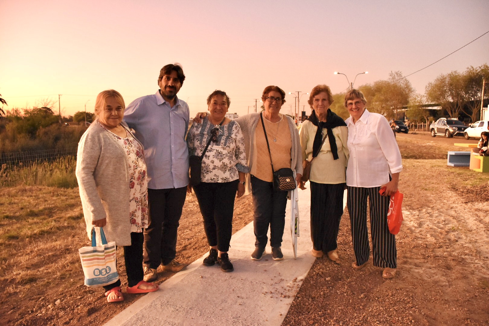 Marcelo Metediera, Intendente en funciones de Canelones, junto a vecinas de Santa Rosa en la inauguración del Parque Gulla Marcelo Metediera, Intendente en funciones de Canelones, junto a vecinas de Santa Rosa en la inauguración del Parque Gulla
