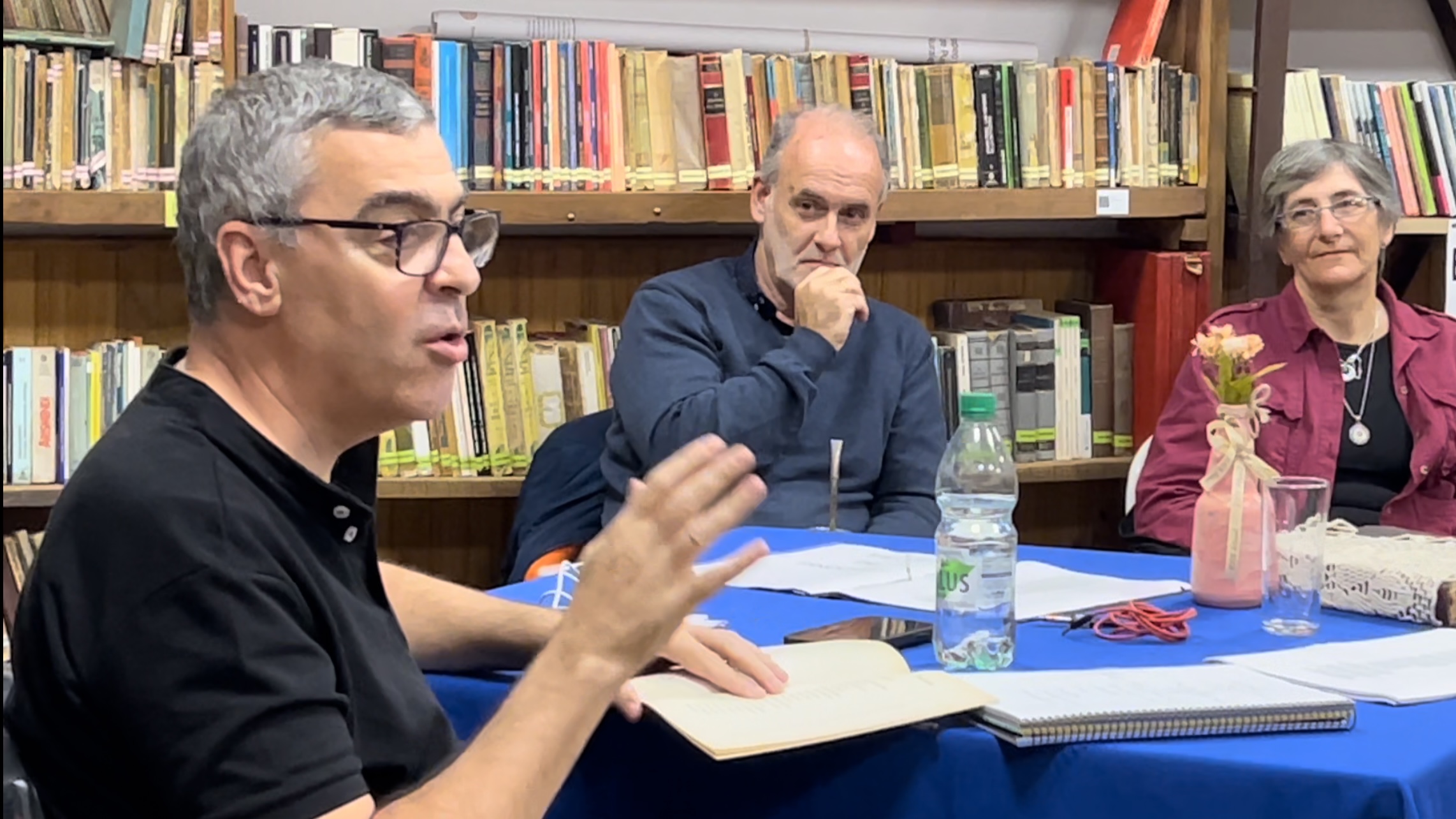 Más de 1500 personas disfrutaron de la segunda Feria del Libro en Los Cerrillos Más de 1500 personas disfrutaron de la segunda Feria del Libro en Los Cerrillos