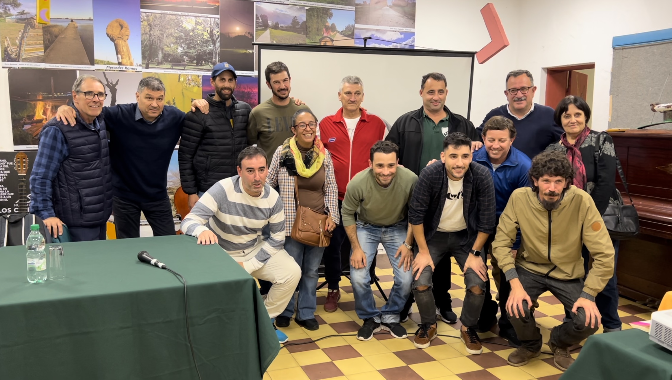 Más de 1500 personas disfrutaron de la segunda Feria del Libro en Los Cerrillos Más de 1500 personas disfrutaron de la segunda Feria del Libro en Los Cerrillos