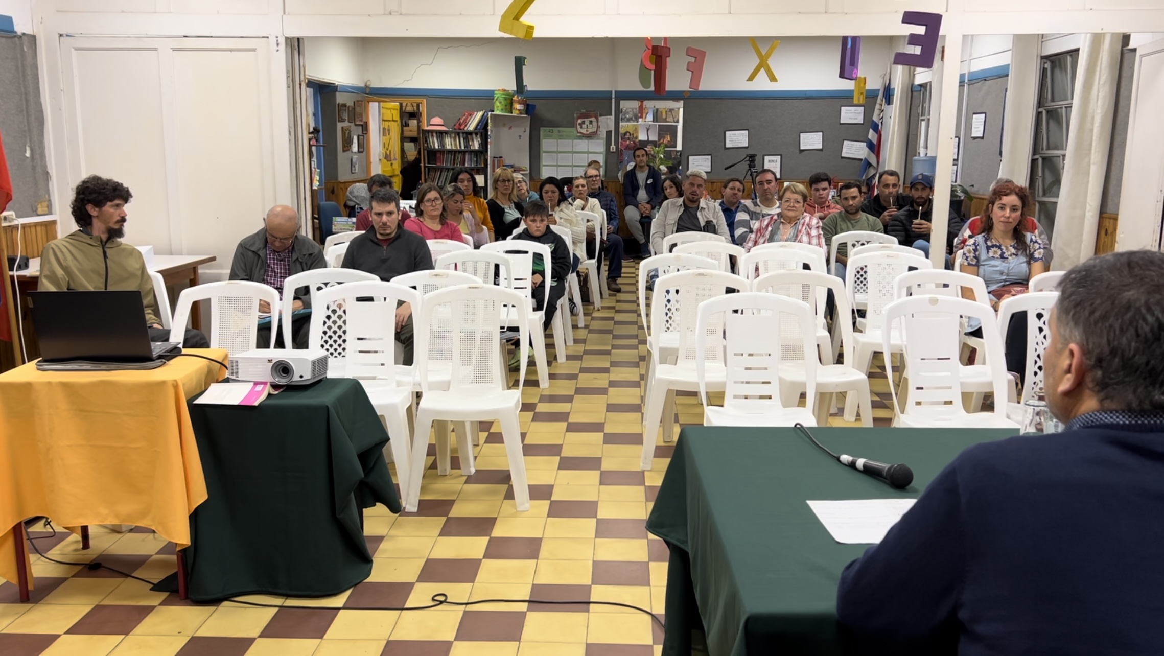 Más de 1500 personas disfrutaron de la segunda Feria del Libro en Los Cerrillos Más de 1500 personas disfrutaron de la segunda Feria del Libro en Los Cerrillos