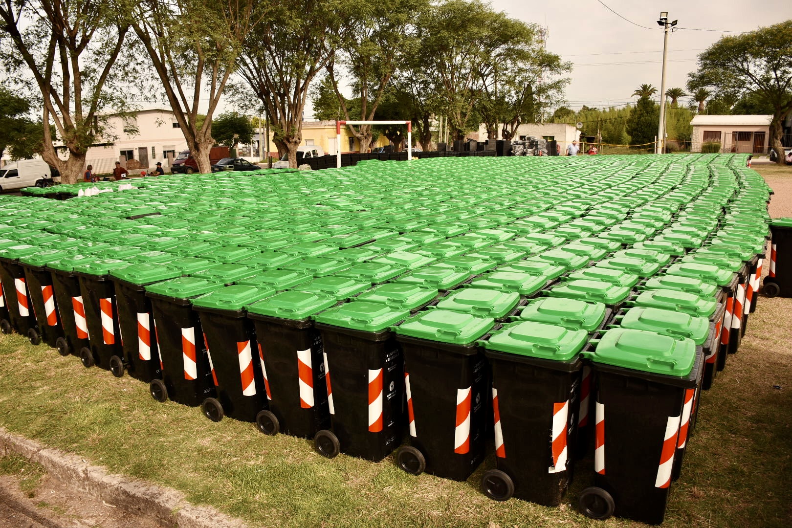 Programa Hogares Sustentables: entrega de más de 2000 contenedores en Suárez