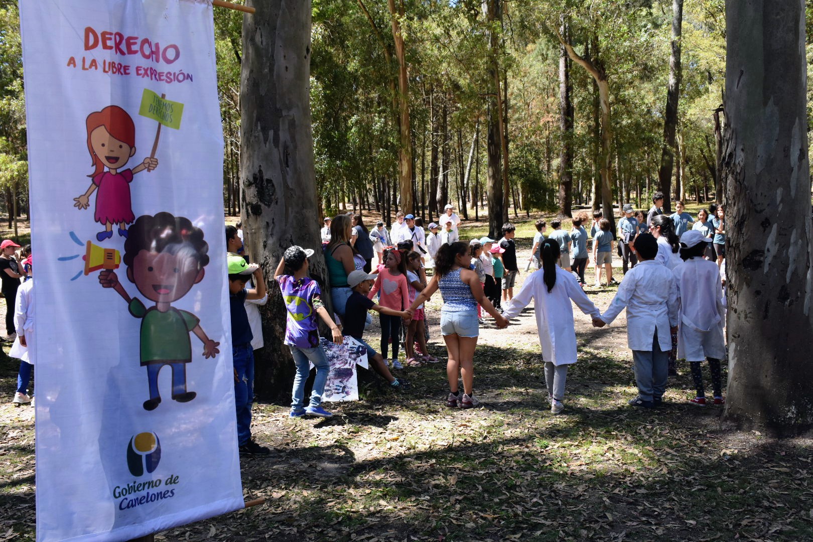 Niños y niñas en actividad de integración Niños y niñas en actividad de integración