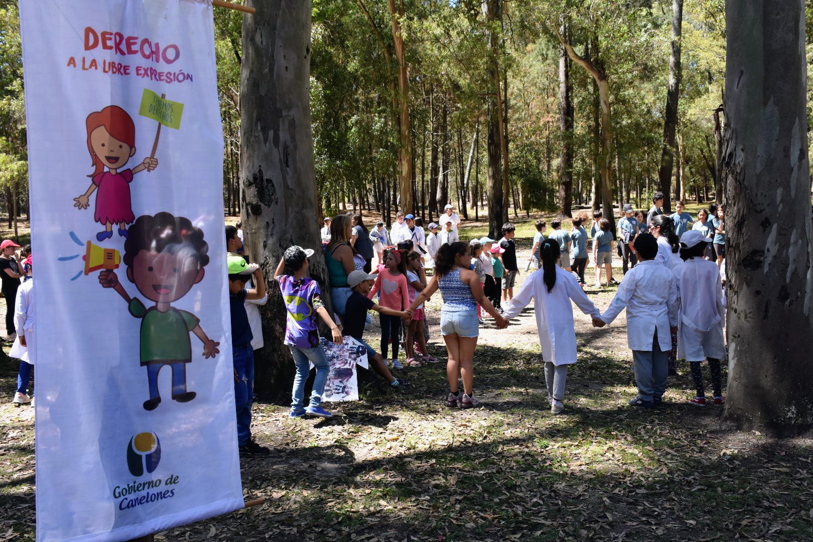 Niños y niñas en actividad de integración 