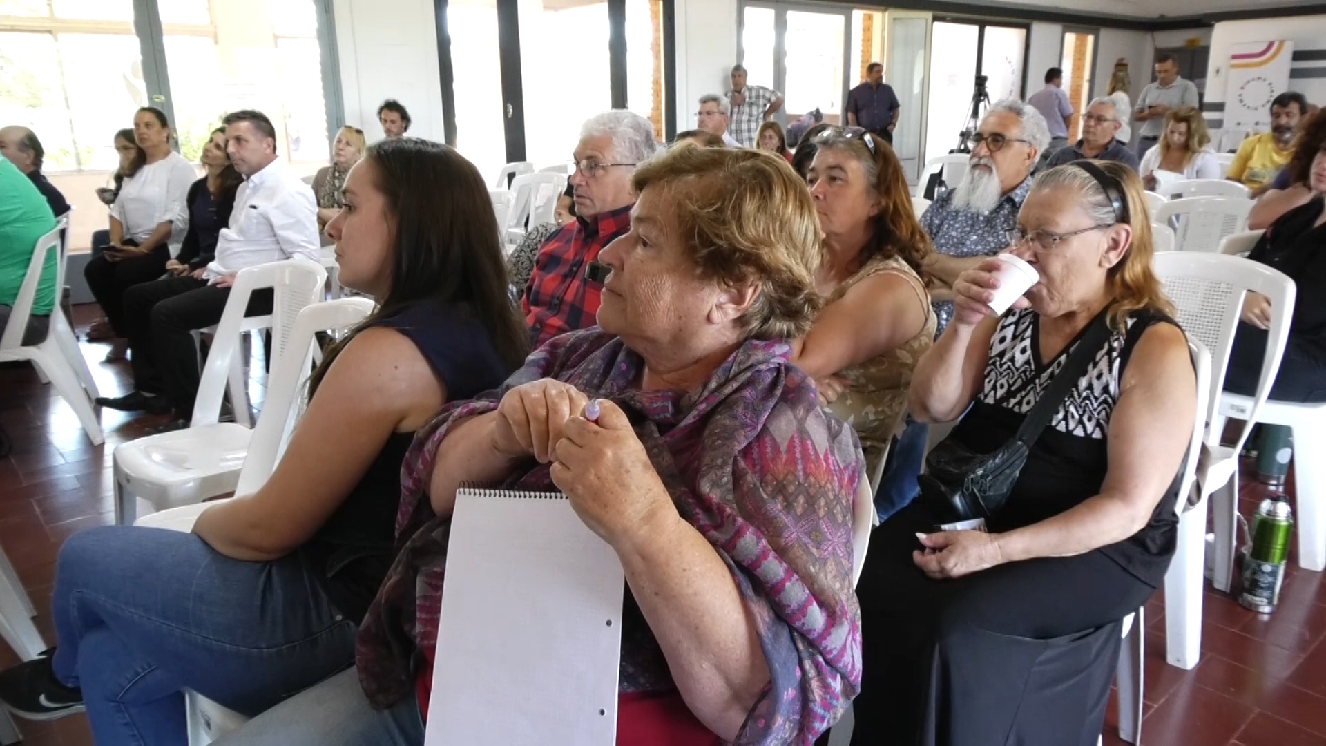 Descentralización en Canelones: experiencias y herramientas para la gestión y fondos participativos Descentralización en Canelones: experiencias y herramientas para la gestión y fondos participativos