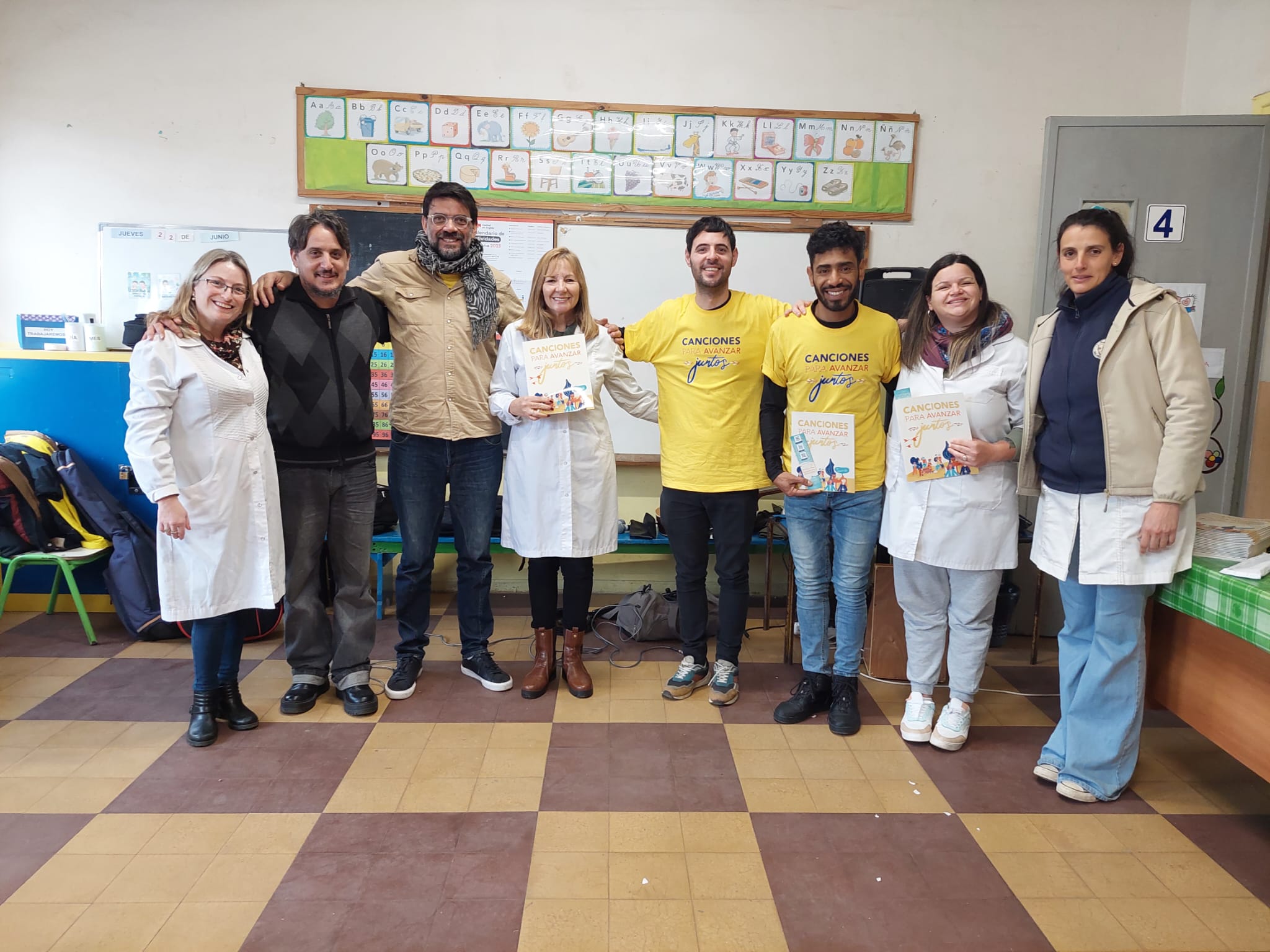 Se está desarrollando la campaña Canciones para avanzar juntos y las escuelas interesadas en recibir el libro aún pueden solicitarlo Se está desarrollando la campaña Canciones para avanzar juntos y las escuelas interesadas en recibir el libro aún pueden solicitarlo