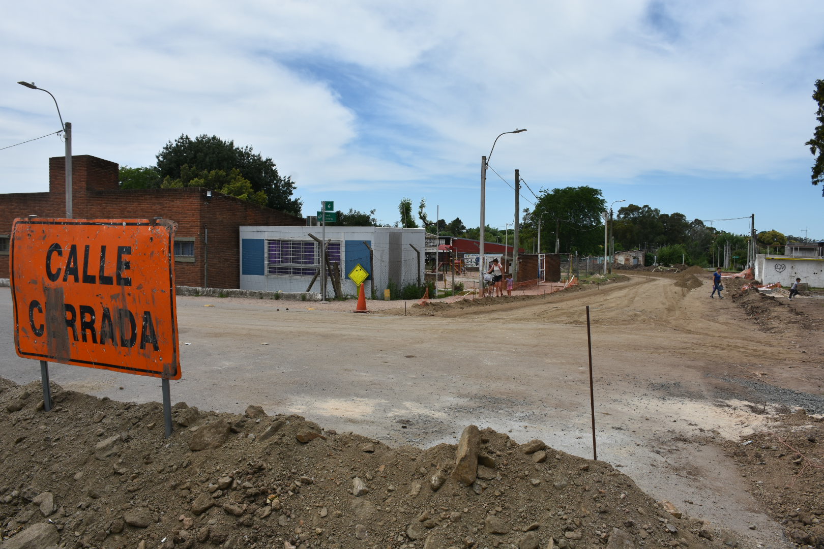 Plano general de calle Luis Alberto de Herrera donde se entubó una cuneta para facilitar el acceso al espacio de recreación y a la plaza Diego Pons