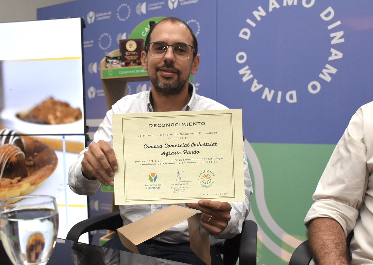 Presidente de la Cámara Empresarial Canaria, Juan Emilio Tarán, en la presentación de Catálogo Canelones te Alimenta Presidente de la Cámara Empresarial Canaria, Juan Emilio Tarán, en la presentación de Catálogo Canelones te Alimenta