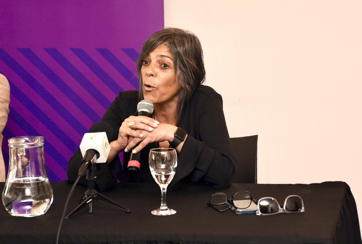 Pro Secretaria General de la Intendencia de Canelones, Silvana Nieves, en conferencia por el Día Internacional para Eliminar la Violencia contra la Mujer