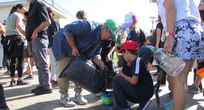 Proyecto Canelón: se plantaron 35 palmeras Pindó en el predio del Instituto de Educación Santa Elena en Lagomar