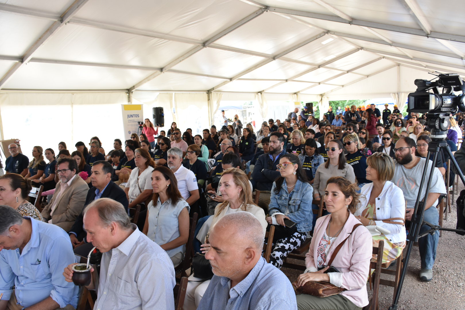 Familias de Barros Blancos, Toledo y Aeroparque cumplieron el sueño de la casa propia Familias de Barros Blancos, Toledo y Aeroparque cumplieron el sueño de la casa propia