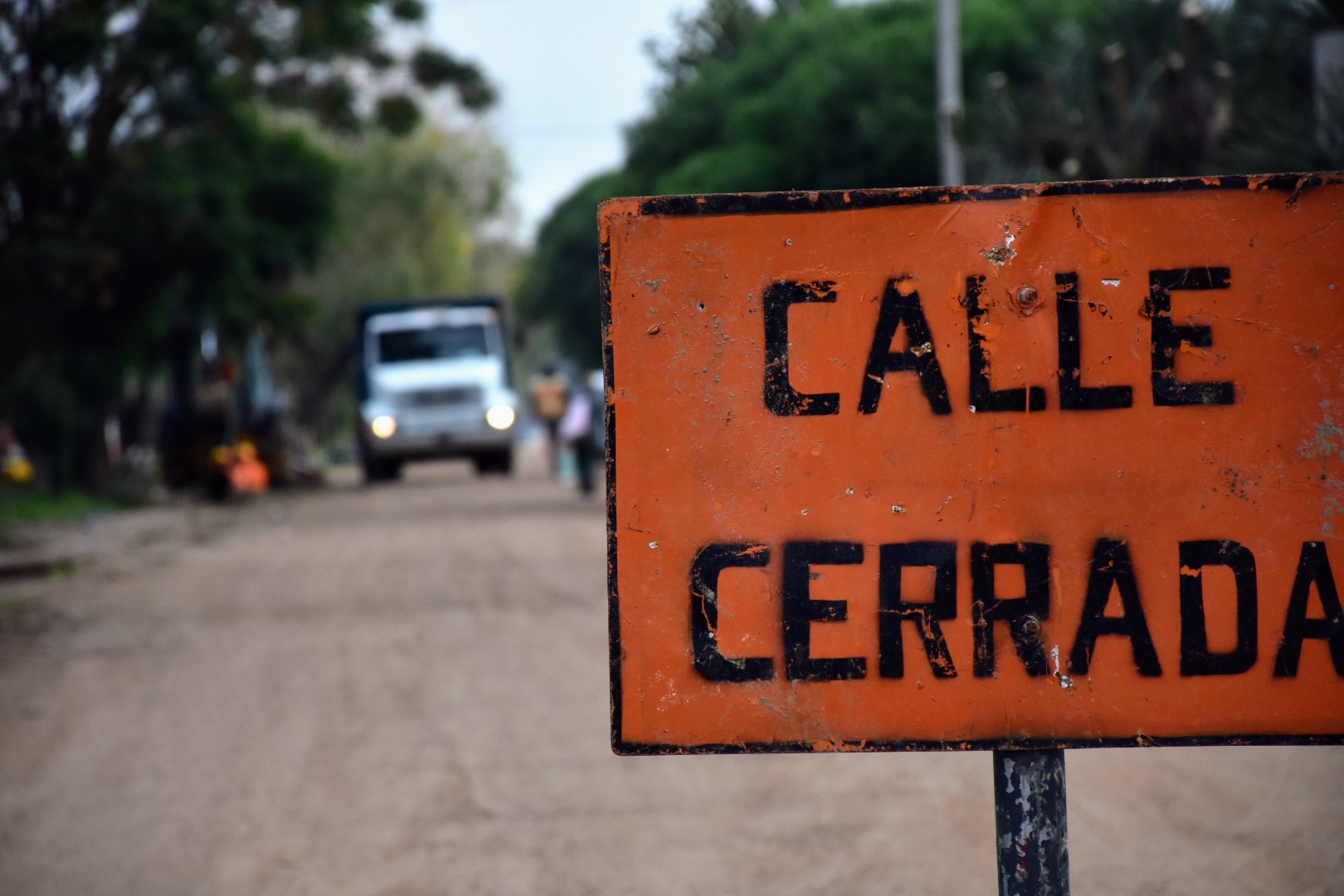 Se solicita circular con precaución en la zona de obras.Trabajos en calle Garibaldi