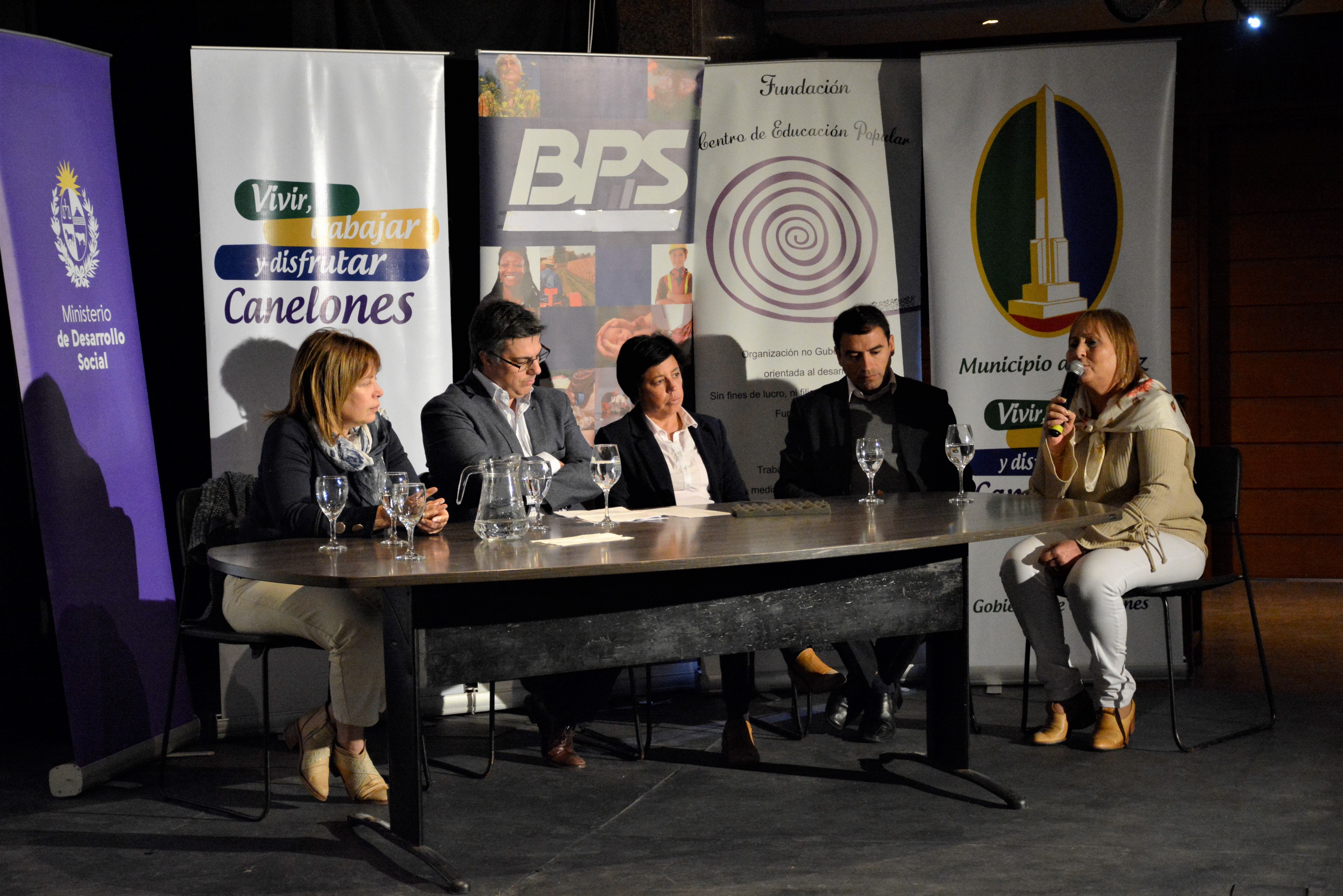 Seminario Personas Mayores, Cuidados y Autonomía en Uruguay Seminario Personas Mayores, Cuidados y Autonomía en Uruguay