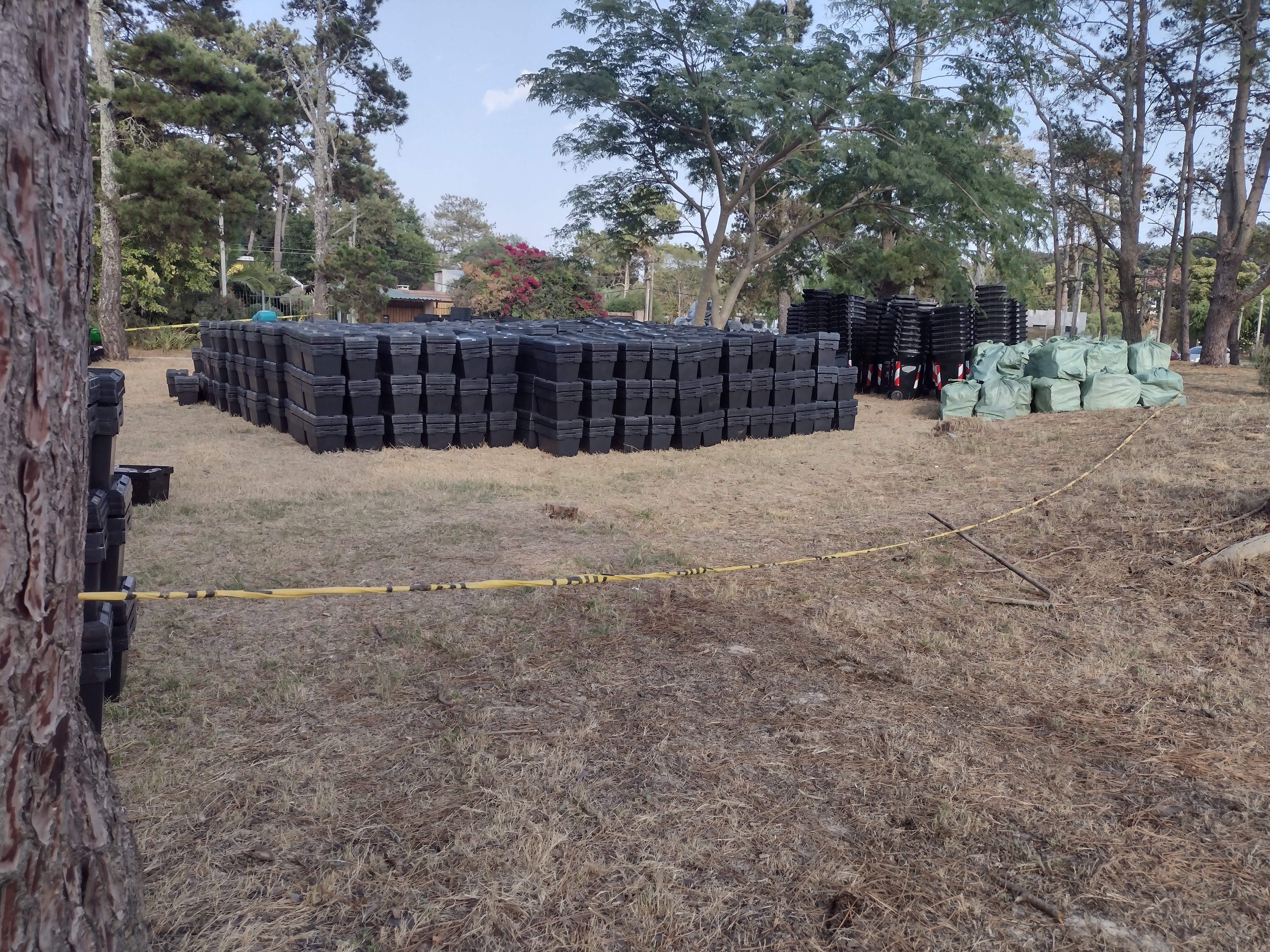 Solymar: se entregaron contenedores comunes, para reciclaje y composteras a 1.500 familias