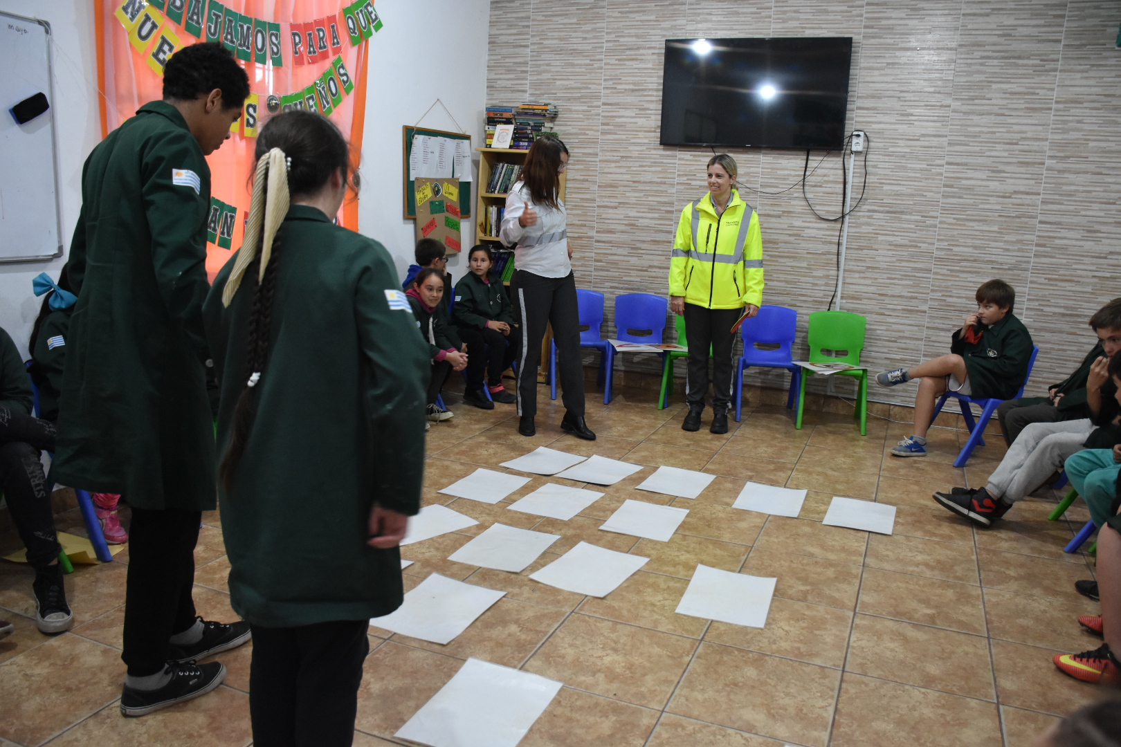 Taller de seguridad vial dirigido a estudiantes del Centro Social y Educativo FOEB(1) Taller de seguridad vial dirigido a estudiantes del Centro Social y Educativo FOEB(1)