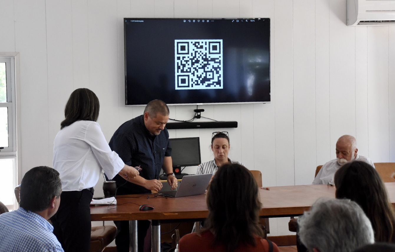 Tecnología con Código QR para ingresar al SIMAS (Sistema Integrado de Monitoreo de Aguas y Playas) de la Intendencia de Canelones_ Tecnología con Código QR para ingresar al SIMAS (Sistema Integrado de Monitoreo de Aguas y Playas) de la Intendencia de Canelones_