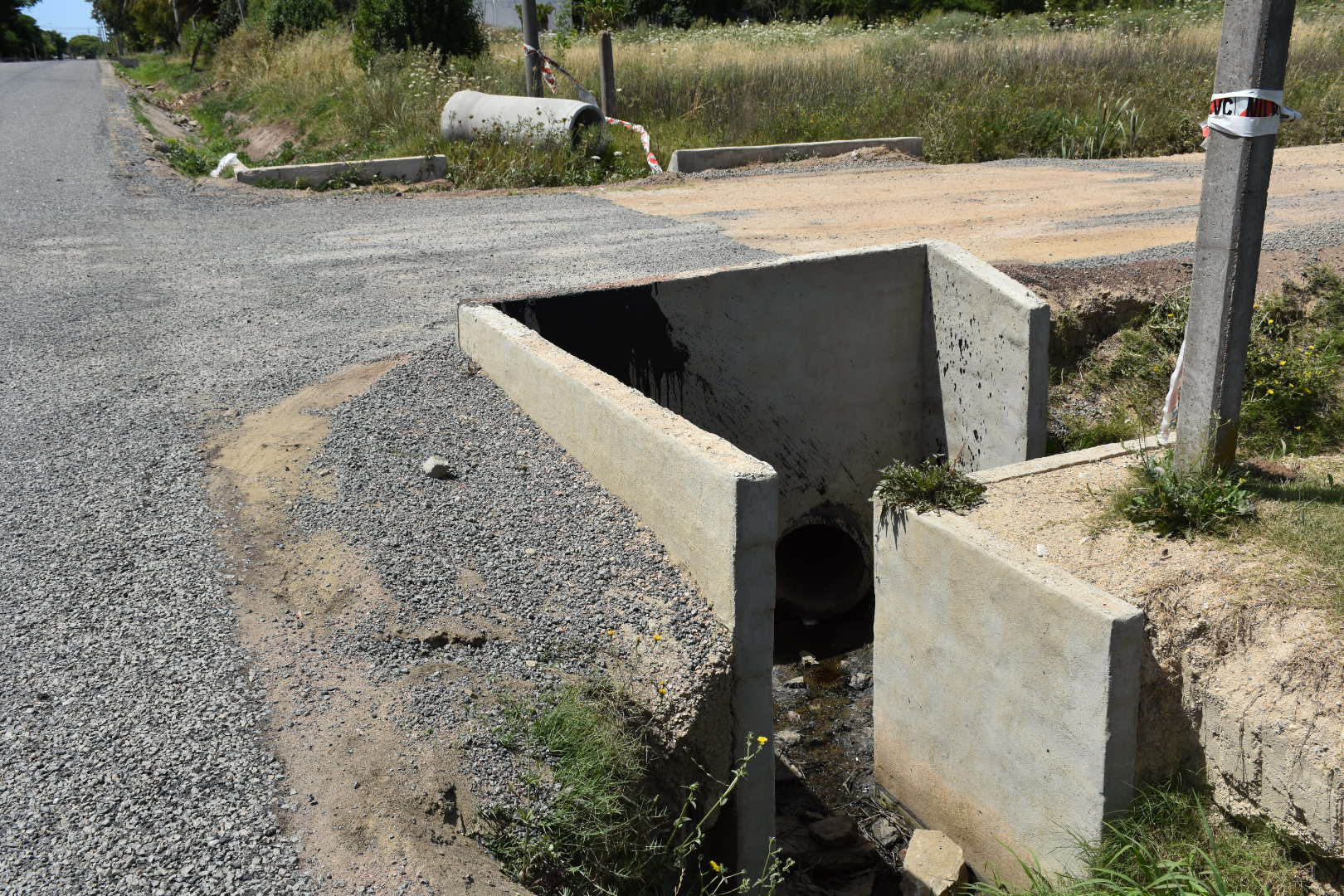 Trabajos hidráulicos en calle Arazá Trabajos hidráulicos en calle Arazá
