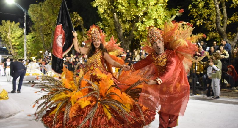 Desfile de Escuelas de Samba en la ciudad de Santa Lucía. Desfile de Escuelas de Samba en la ciudad de Santa Lucía.