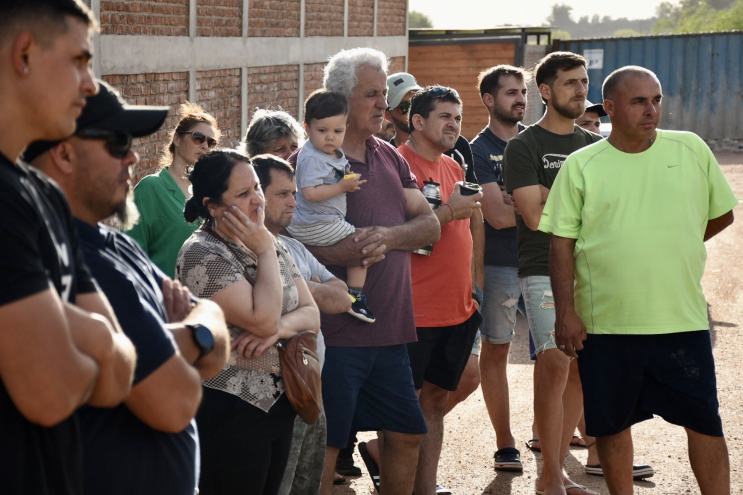 Vecinos y vecinas de Empalme Olmos en la entrega de contenedores domiciliarios y composteras Vecinos y vecinas de Empalme Olmos en la entrega de contenedores domiciliarios y composteras