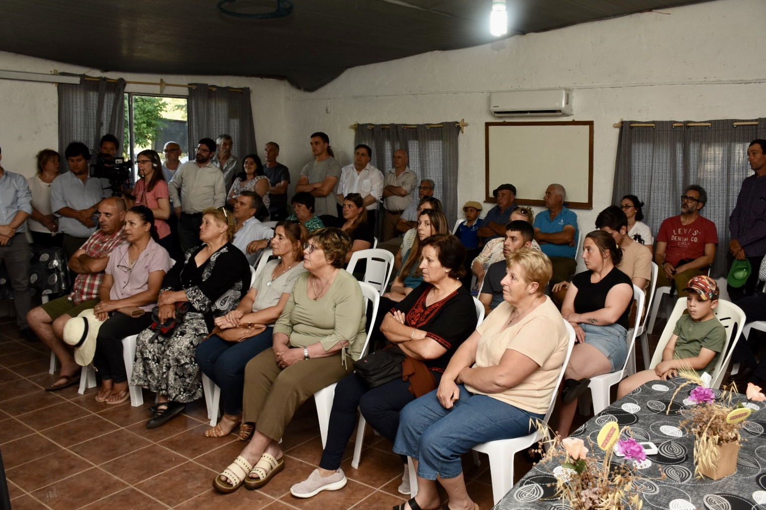 Vecinos y vecinas en la firma de convenio Vecinos y vecinas en la firma de convenio