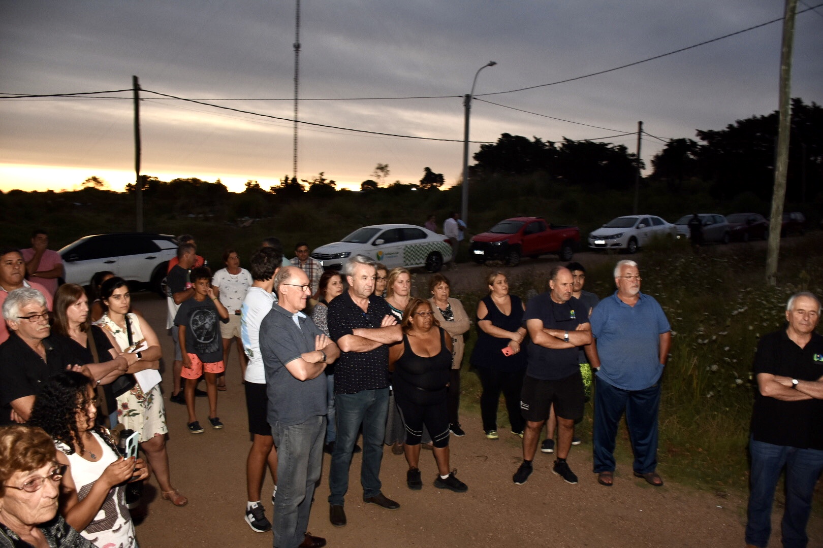 Vecinos y vecinas en la inauguración de luminarias en el barrio 19 de Abril de Las Piedras Vecinos y vecinas en la inauguración de luminarias en el barrio 19 de Abril de Las Piedras