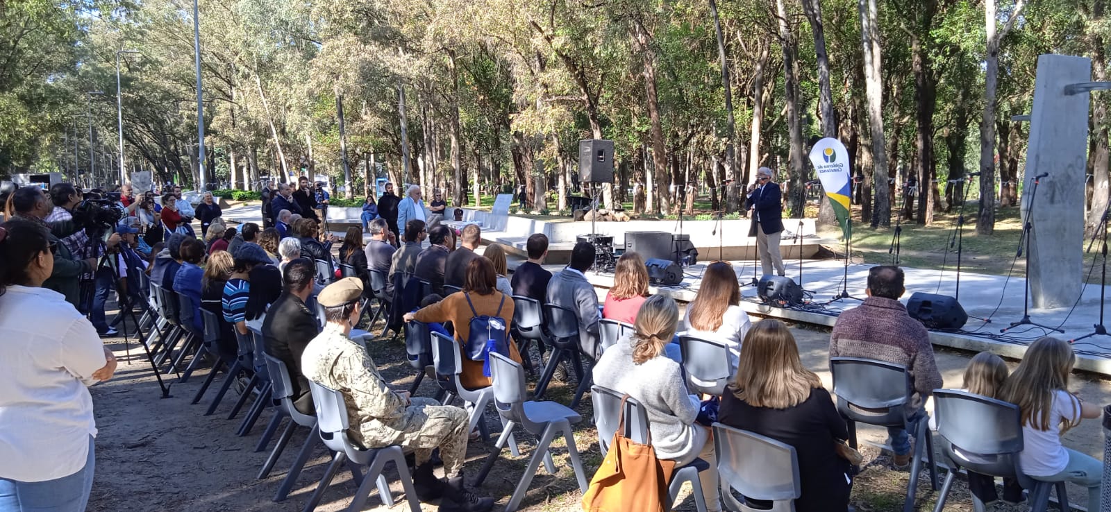 Se realizó en el Parque Roosevelt una jornada de reflexión y recuerdo en homenaje a las víctimas de la COVID-19