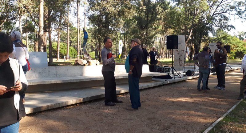 Se realizó en el Parque Roosevelt una jornada de reflexión y recuerdo en homenaje a las víctimas de la COVID-19