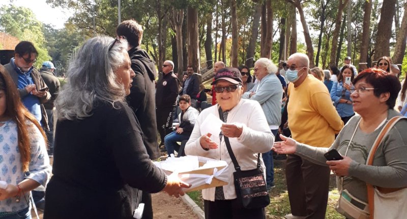 Se realizó en el Parque Roosevelt una jornada de reflexión y recuerdo en homenaje a las víctimas de la COVID-19