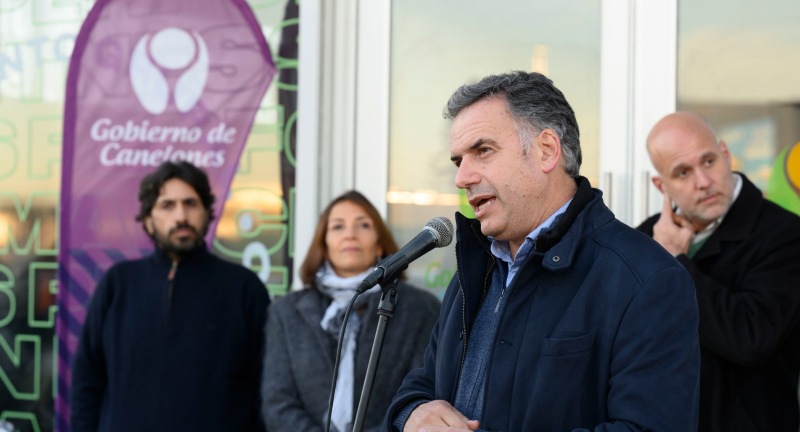 El Intendente de Canelones, Yamandú Orsi, en la inauguración del nuevo Centro de Atención Personalizada de la Intendencia de Canelones en Car One. El Intendente de Canelones, Yamandú Orsi, en la inauguración del nuevo Centro de Atención Personalizada de la Intendencia de Canelones en Car One.