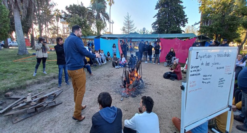 Encuentro de juventudes en plaza Paraguay de la ciudad de Canelones