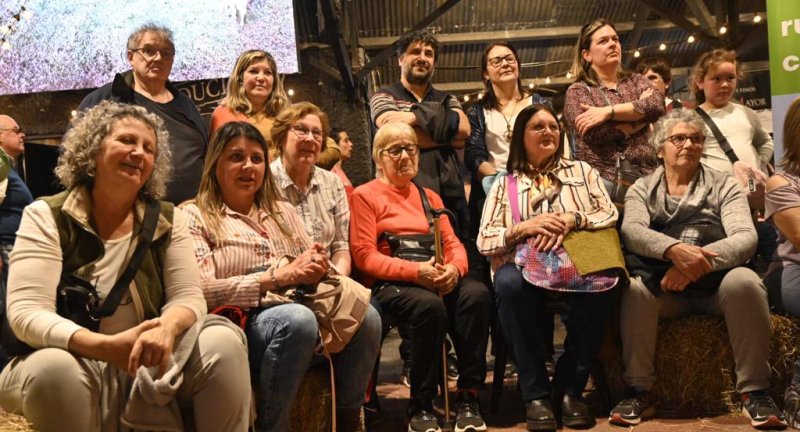 Jornada de intercambio en la mesa de participación de grupos de mujeres rurales en el Pabellón de Canelones de la Expo Prado 2022 Jornada de intercambio en la mesa de participación de grupos de mujeres rurales en el Pabellón de Canelones de la Expo Prado 2022