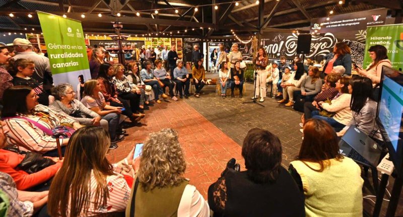 Jornada de intercambio en la mesa de participación de grupos de mujeres rurales en el Pabellón de Canelones de la Expo Prado 2022 Jornada de intercambio en la mesa de participación de grupos de mujeres rurales en el Pabellón de Canelones de la Expo Prado 2022