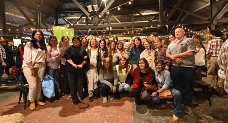 Jornada de intercambio en la mesa de participación de grupos de mujeres rurales en el Pabellón de Canelones de la Expo Prado 2022 Jornada de intercambio en la mesa de participación de grupos de mujeres rurales en el Pabellón de Canelones de la Expo Prado 2022