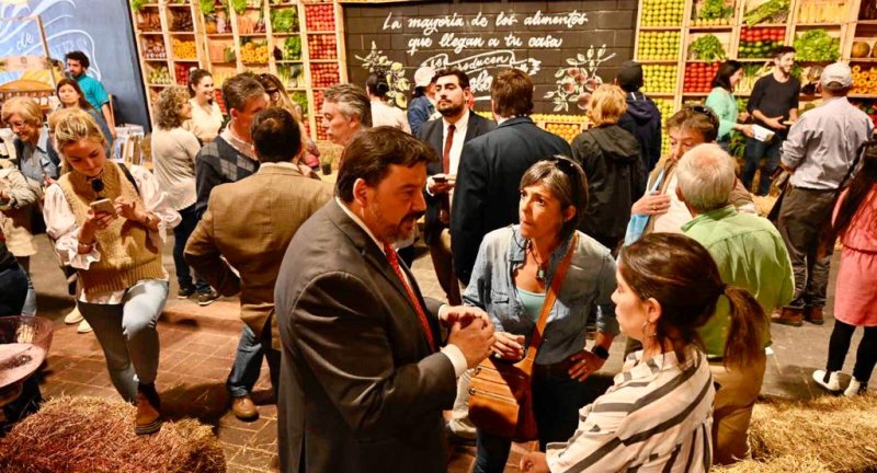 Jornada de intercambio en la mesa de participación de grupos de mujeres rurales en el Pabellón de Canelones de la Expo Prado 2022 Jornada de intercambio en la mesa de participación de grupos de mujeres rurales en el Pabellón de Canelones de la Expo Prado 2022