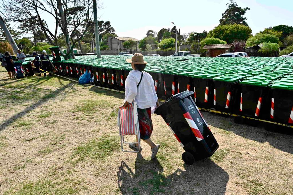 1500 familias de El Pinar ya tienen su contenedor para reciclables y su compostera 1500 familias de El Pinar ya tienen su contenedor para reciclables y su compostera