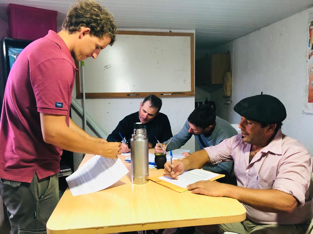 Proyecto de difusión del uso de pasturas permanentes en predios ganaderos familiares Proyecto de difusión del uso de pasturas permanentes en predios ganaderos familiares