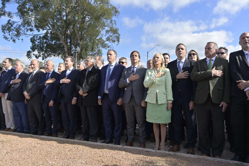Se conmemoró el 212° aniversario de la Batalla de Las Piedras, donde el Intendente Orsi llamó a dar batalla para conseguir la felicidad de todos los uruguayos Se conmemoró el 212° aniversario de la Batalla de Las Piedras, donde el Intendente Orsi llamó a dar batalla para conseguir la felicidad de todos los uruguayos