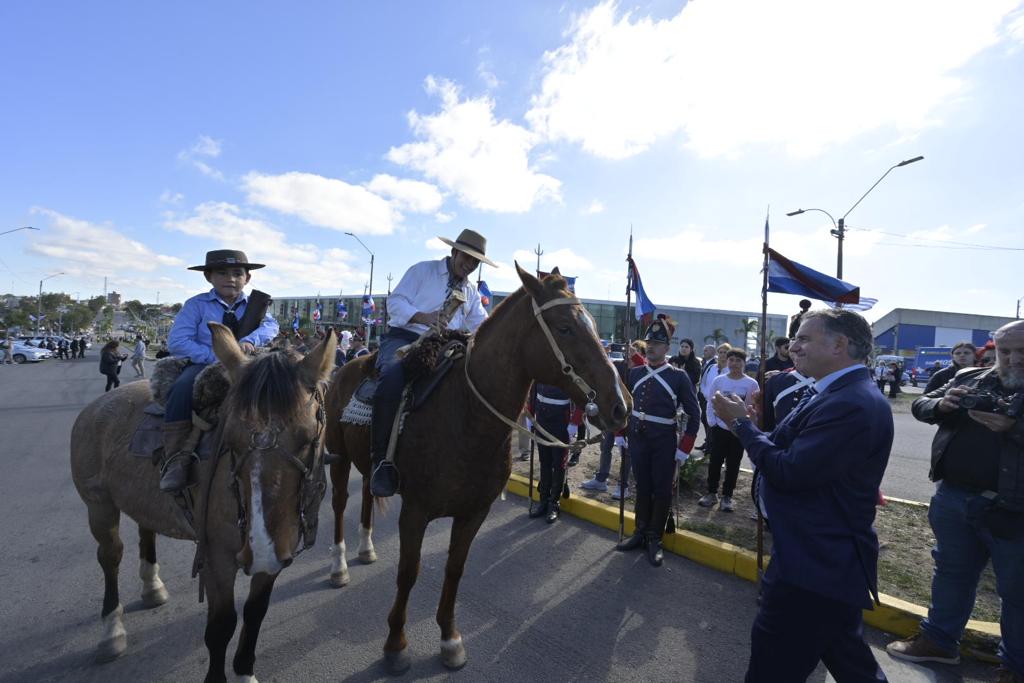 Se conmemoró el 212° aniversario de la Batalla de Las Piedras, donde el Intendente Orsi llamó a dar batalla para conseguir la felicidad de todos los uruguayos Se conmemoró el 212° aniversario de la Batalla de Las Piedras, donde el Intendente Orsi llamó a dar batalla para conseguir la felicidad de todos los uruguayos