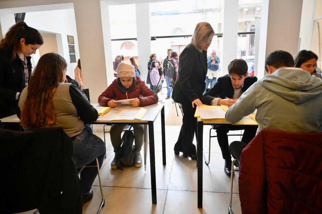 Gobierno de Canelones les dio la bienvenida a 32 personas con discapacidad que desempeñarán tareas en todo el departamento Gobierno de Canelones les dio la bienvenida a 32 personas con discapacidad que desempeñarán tareas en todo el departamento