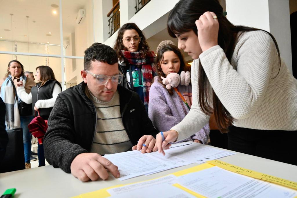 Gobierno de Canelones les dio la bienvenida a 32 personas con discapacidad que desempeñarán tareas en todo el departamento Gobierno de Canelones les dio la bienvenida a 32 personas con discapacidad que desempeñarán tareas en todo el departamento