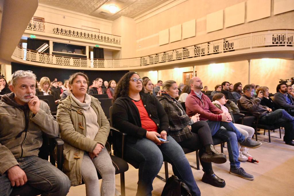 Gobierno de Canelones les dio la bienvenida a 32 personas con discapacidad que desempeñarán tareas en todo el departamento Gobierno de Canelones les dio la bienvenida a 32 personas con discapacidad que desempeñarán tareas en todo el departamento