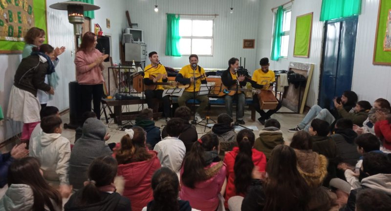 Se está desarrollando la campaña Canciones para avanzar juntos y las escuelas interesadas en recibir el libro aún pueden solicitarlo