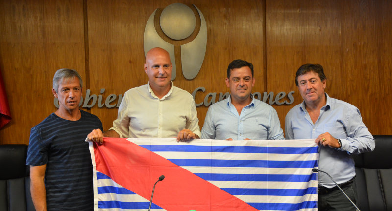 De izq. a der.: el Director General de Deportes de la Intendencia de Canelones, Prof. Alejandro Pereda, el Secretario General de la Intendencia de Canelones, Dr. Esc. Francisco Legnani, el piloto canario de rally Martín Cánepa, y el El Director de Ancap, Richard Charamelo De izq. a der.: el Director General de Deportes de la Intendencia de Canelones, Prof. Alejandro Pereda, el Secretario General de la Intendencia de Canelones, Dr. Esc. Francisco Legnani, el piloto canario de rally Martín Cánepa, y el El Director de Ancap, Richard Charamelo