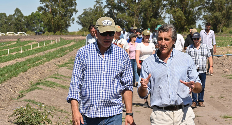 Intendente Orsi junto a autoridades nacionales y departamentales recorrieron el noreste y santoral canario evaluando el déficit hídrico 